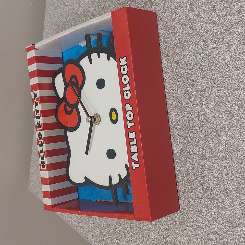 Hello Kitty Sanrio Table Top Clock Small - Picture 7 of 12